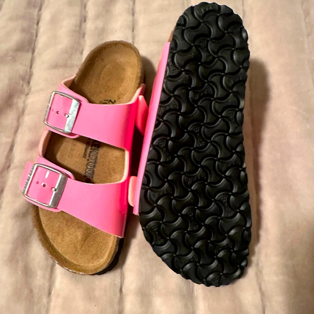 Birkenstock Patent sandal in pink. NWT!